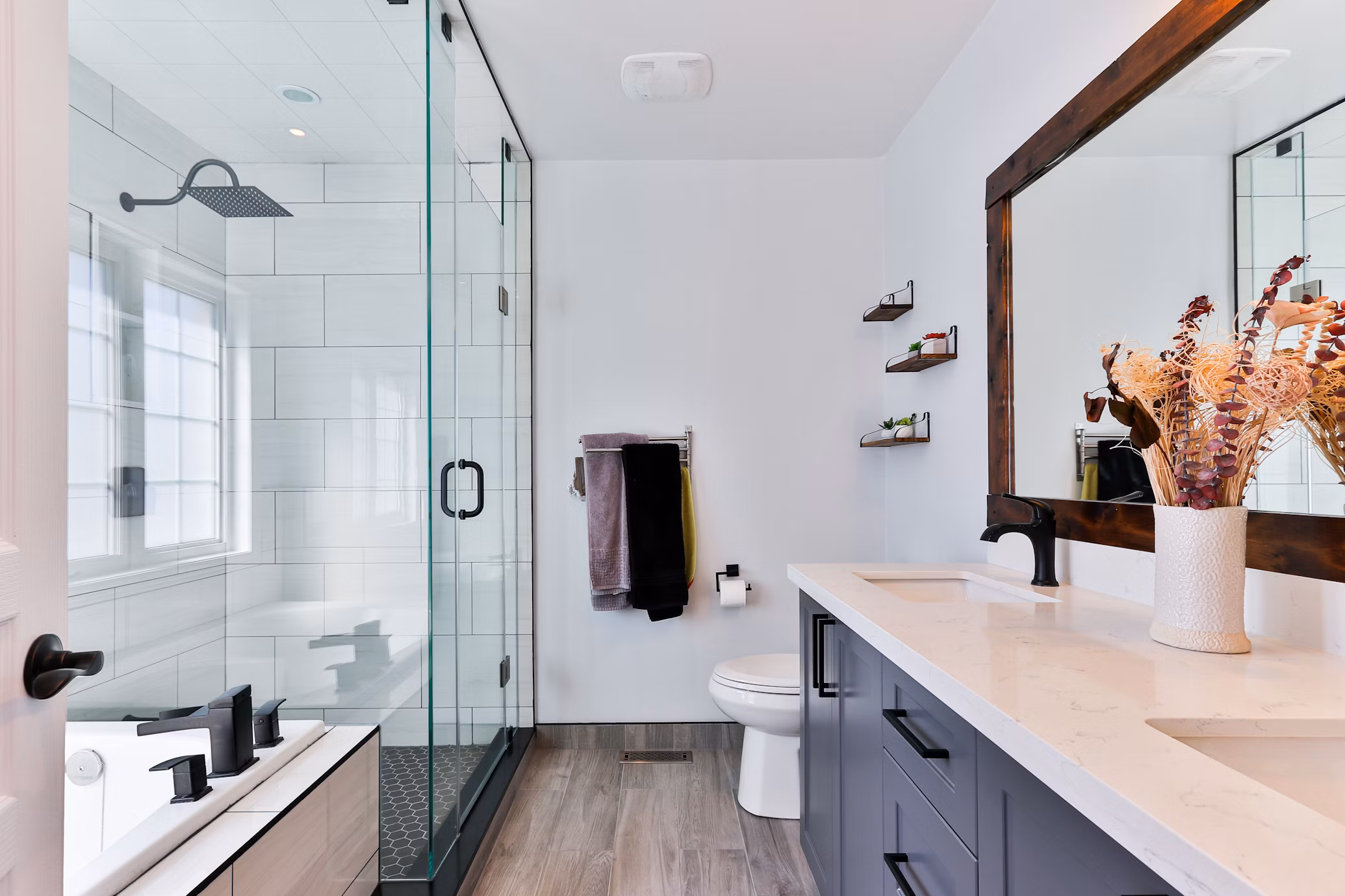 White Ceramic Sink Photo